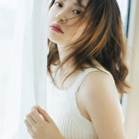 吹奏萨克斯风的男人