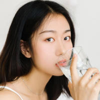 吴亦凡解约的真相竟是因为宋茜怀孕了?
