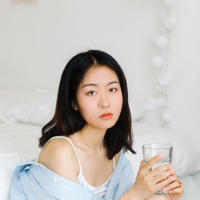 女儿向离异妈妈发威:今晚我要带男人回家