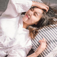 暧昧到深夜被他妈妈撞到