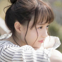 风骚舅妈在宝马车里激情呻吟