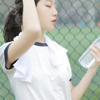 女友让我给她下跪 说我不需要尊严