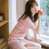 给美女按摩 不小心把她衣服给撕了将她按在床上蹂躏