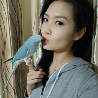 接吻时女生的生理反应 接吻时女生下面会湿 骑坐在男友腿上接吻
