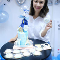 男朋友晚上一直抱着我 闺蜜之间互相安慰 接吻时男友揉我胸