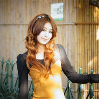 叔叔一进厨房就顶上来 车上挺入妈姨 看见外公在插妈妈的B