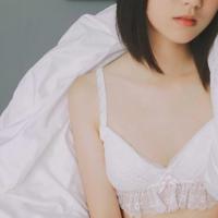 迷倒在女友老妈的温柔乡里