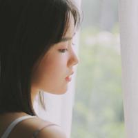 口述那夜我上了房东阿姨 美女房东阿姨让我进入她的身体