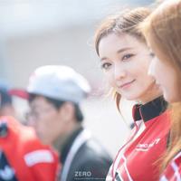 闺蜜非要睡我和老公中间 我老公用手弄我怎么会有很多水呢