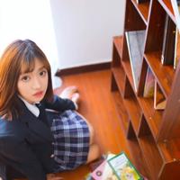 在小树林里插班花,她和多个男人去小树林苟合自杀了