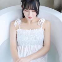 掀起裙子从后面顶学姐 哦宝贝自己骑上来 把你的手拿出去啊