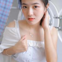 二个学长把我衣服弄得好干爽 他们的技术真不错