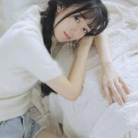 他轻轻抚摸亲吻我,弟弟进入后欲望就在那一刻爆发了