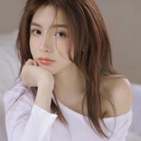 荒芜暮色、幽月下缠绵着忧伤。