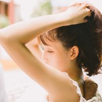 我一把抱她上床 疯狂扯掉她的睡衣她泪流满面