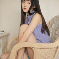深夜男子握住女人纤细腰肢 想要干那事
