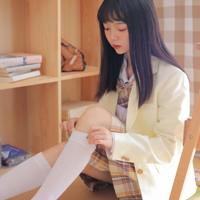继父长期霸占继女 继父开了女儿的嫩苞 今晚用身体报答父亲
