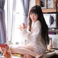 车上顶开母亲的两瓣 母亲叉开腿让我进 我儿子晚上摸的我很痒