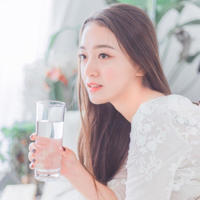 可悲!年轻的我输给了三十多岁的离异女人