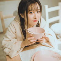 小姨多春好饥渴 掀开半透明睡衣摇着白臀撩拨我