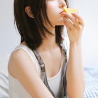 婆婆待我如亲生女儿,她临终前给我一破箱子,老公随后要和我离婚