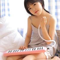 张小雨全捰体照片 14岁中学生房乳 父亲帮20岁女孩洗澡