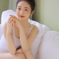 撞见老公把小三压在沙发上