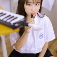 口述:性感女邻居在我家上网到深夜