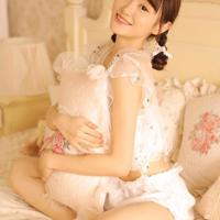 春心荡漾见网友 一不留神被他扔到了床上