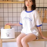 他把我搂在怀里轻轻抚摸 爱的液体悄然落下