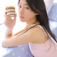 崩溃!衣柜里居然爬出个光溜溜的女人