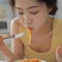 已婚女做小姐赚钱供丈夫享乐