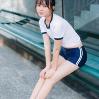 我的1997小妹妹 推门看到亲妹和老公在床上翻滚