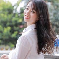 车上顶开母亲的两瓣 母亲叉开腿让我进 我儿子晚上摸的我很痒