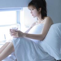 骚表姑走进我房间 寡妇半夜走进我房间 我探入姨姨的逼