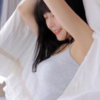 口述:老公总是喜欢在公共场合摸我胸部