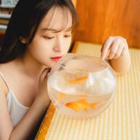老公散发出禁止的爱 与饥渴骚妇在公厕大干激情事