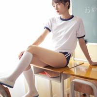 蓝天航空的空姐王静 莞式服务老虎椅图片 男人接吻时喜欢抹胸