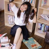 战狼2余男的嘴是不是太性感 余男战狼胸罩穿帮镜头