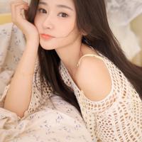 老师的粗壮滑入我的体内 我慢慢钻入美女肚子 把杨颖弄得死去活来