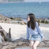 闺蜜非要睡我和老公中间 我老公用手弄我怎么会有很多水呢