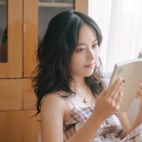 坐宝马前盖抽小三 商邱小三被打拔光内裤 女董事长砸小三宝马