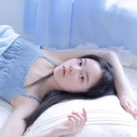 趁父亲上班偷日母亲 父亲老了我用身体报答 父亲就在边上操