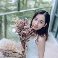 那晚压在姐姐身上 我和同学交换玩姐姐 口述护士姐姐的大白兔