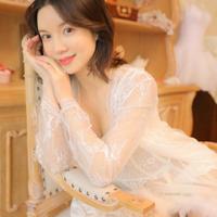 看女朋友雪儿被房东上 车公交上被进入 看着妻子被领导玩