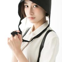 男友干了我一晚上 男友把我摁在桌子上 被男友吸奶很舒服