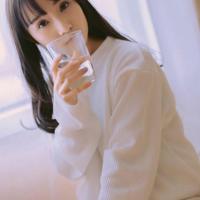 我和小姨子在公交车上挤来挤去 小姨子被姐夫吃豆腐