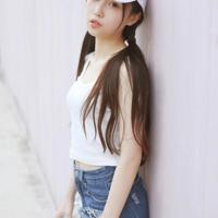 少妇和老公亲热时公公直接推门进来