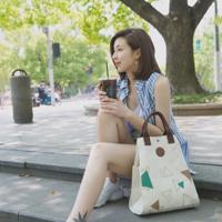 常青树——青春的那段懵懂的爱情，学校后的那棵常青树，那段抹不