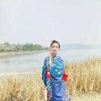 闺蜜坐我老公腿上摸他胸亲热互摸